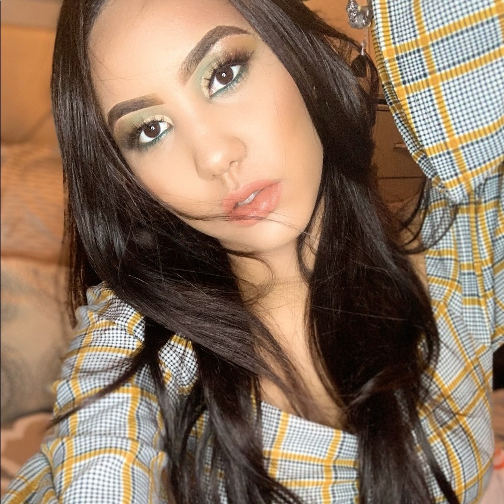 Meet your Posher, Esthefany